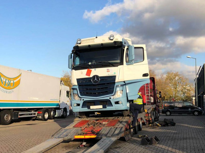 Поступление Mercedes Actros MP4